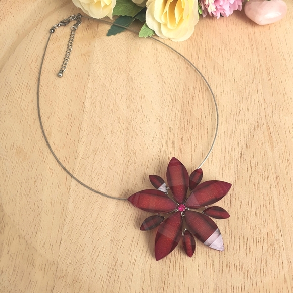 Jewelry - Floral Pendant Necklace